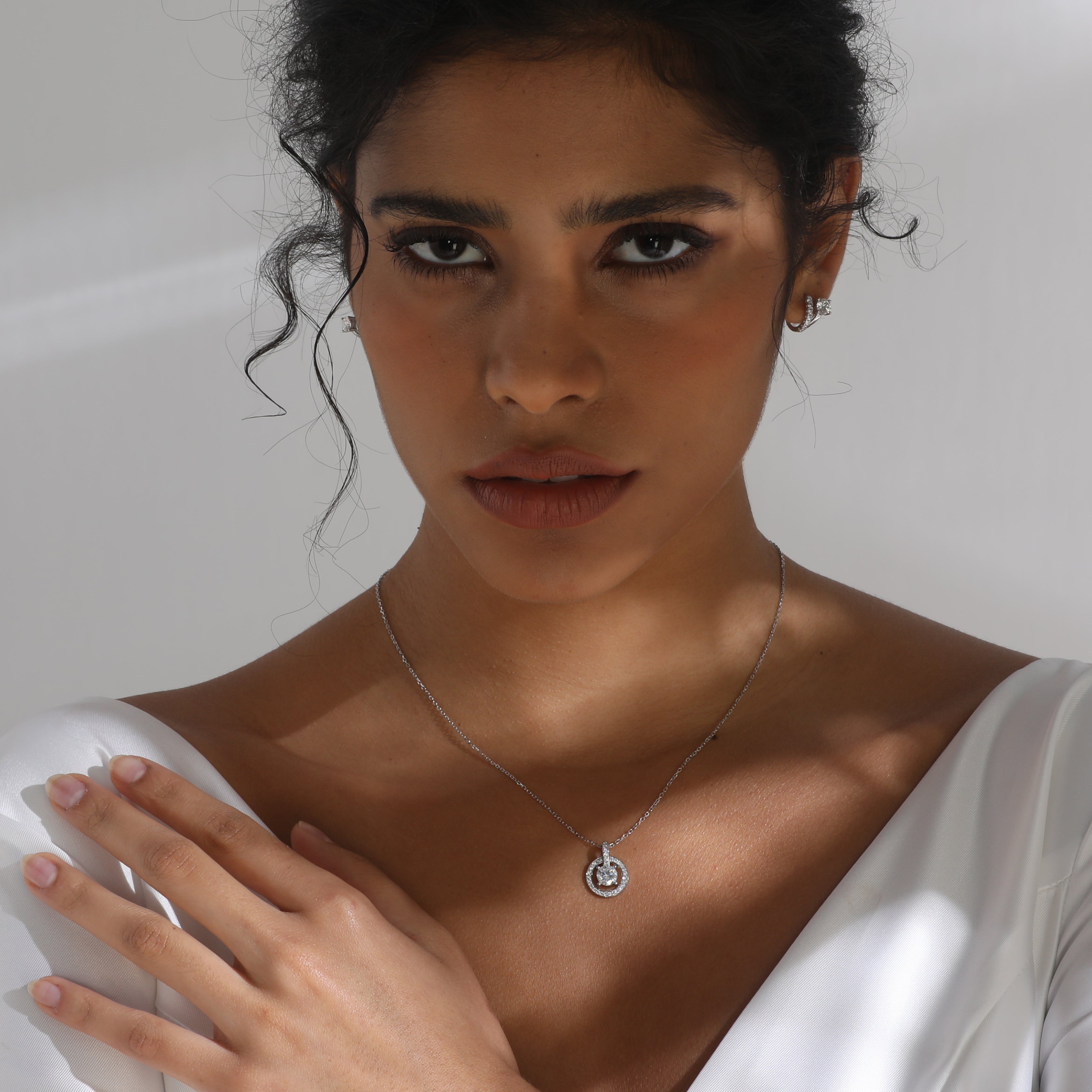 Handmade Sterling Silver Necklace Circle Halo Moissanite Pendant With Gift Wrapped Box For Her Woman Wife Girlfriend Daughter Present For Birthday Valentine Wedding Anniversary